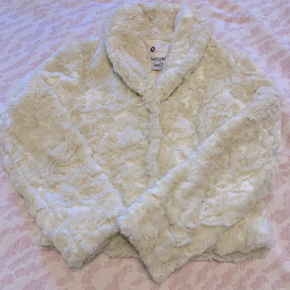 Kensie cream faux fur jacket size 8.